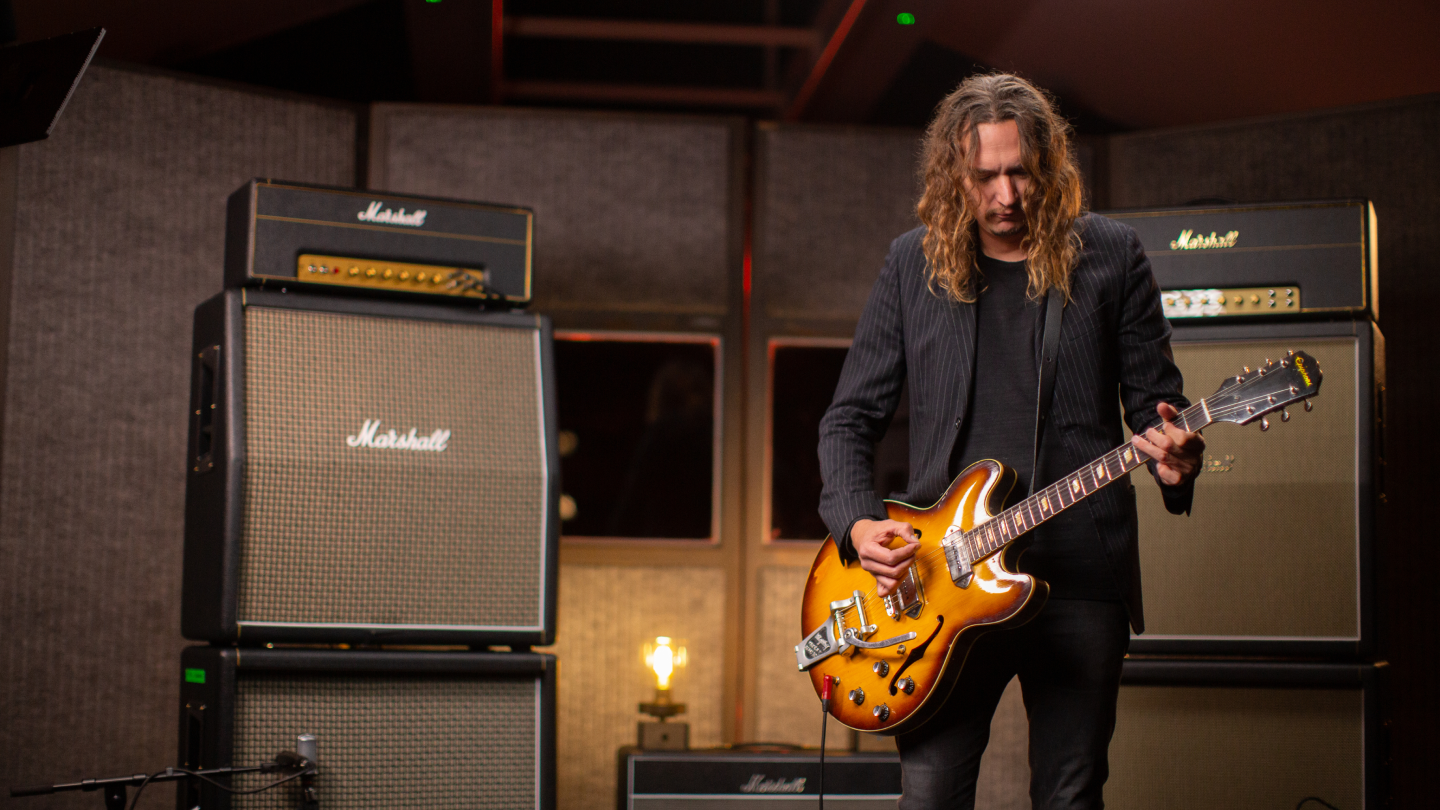 Дэн Хокинс &mdash; гитарист The Darkness и артист Marshall