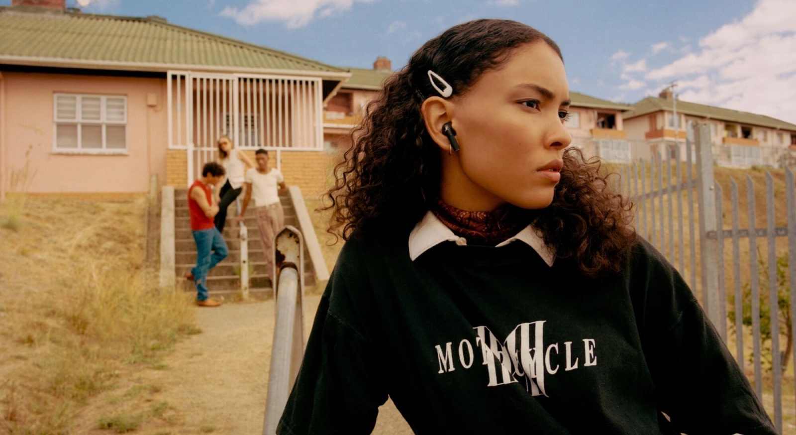 Беспроводные наушники Marshall Minor III в зарядном кейсе — компактный дизайн и фирменный стиль Marshall