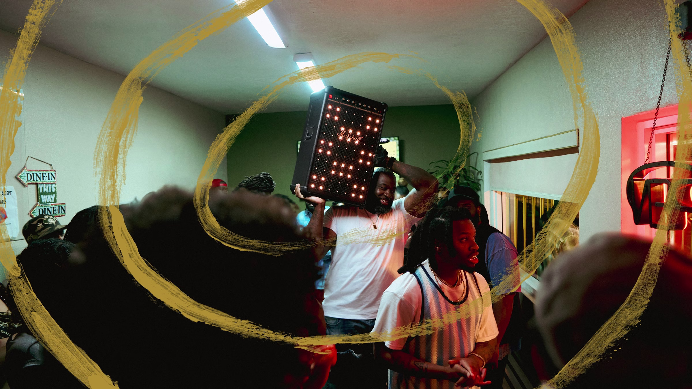 Портативная колонка Bromley 750 — мощный звук и стильный дизайн для дома и улицы