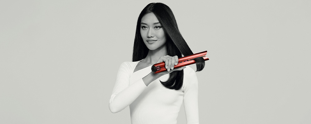 Беспроводной выпрямитель Dyson Corrale HS07 Strawberry Bronze/Blush Pink в работе