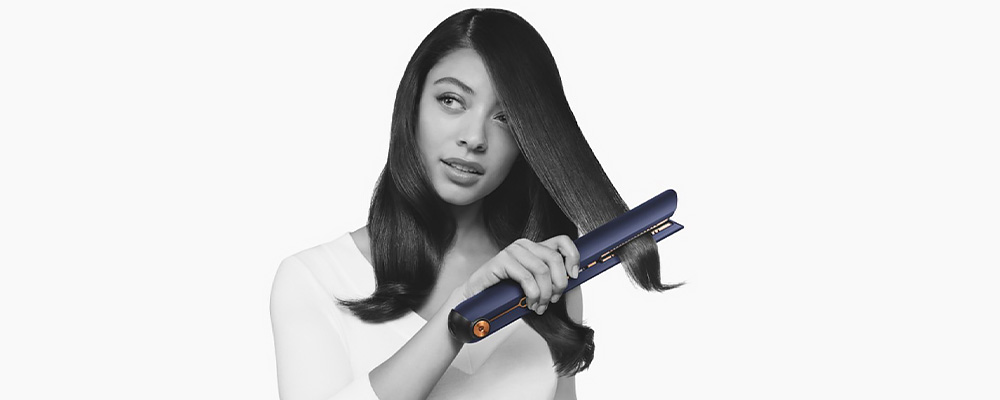 Беспроводной выпрямитель Dyson Corrale HS07 Prussian Blue/Rich Copper в работе
